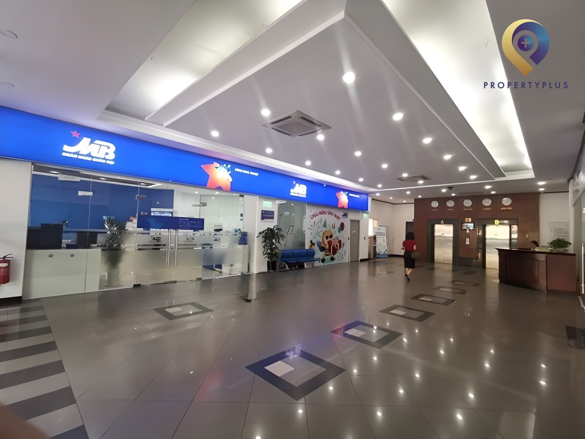 Reception lobby of Toa-Nha-Thong-Tan-Xa-Viet-Nam with modern design and elevators